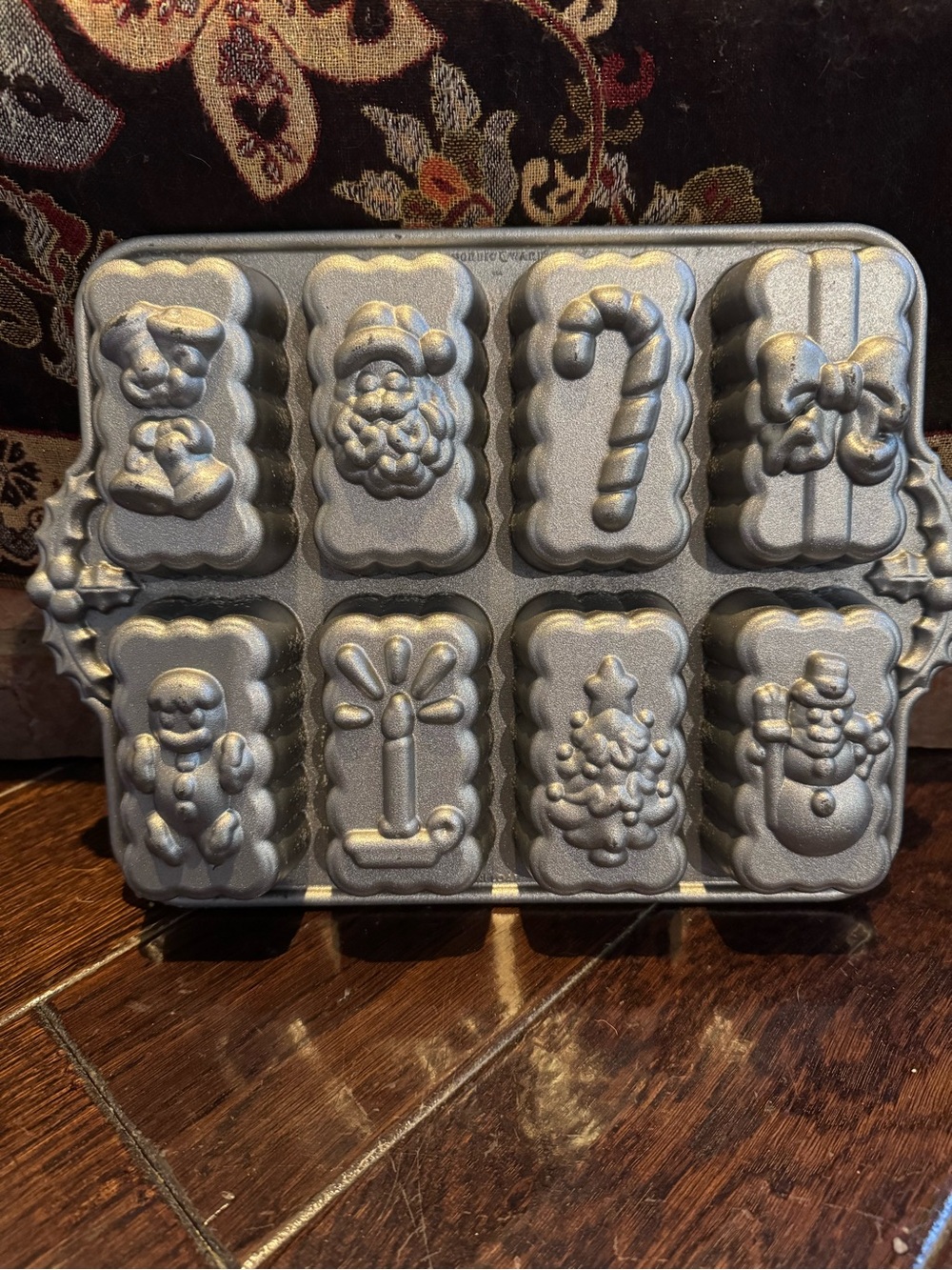 Nordic Ware Holiday Mini Loaf Pan 6 Cup Capacity Christmas Cake Pan